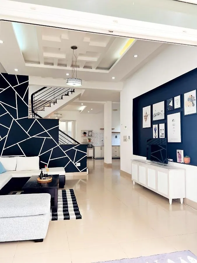 5 Bedroom Villa In Vung Tau- Biet Thu 5 Phong Bai Sau- The Black & White Garden Villa