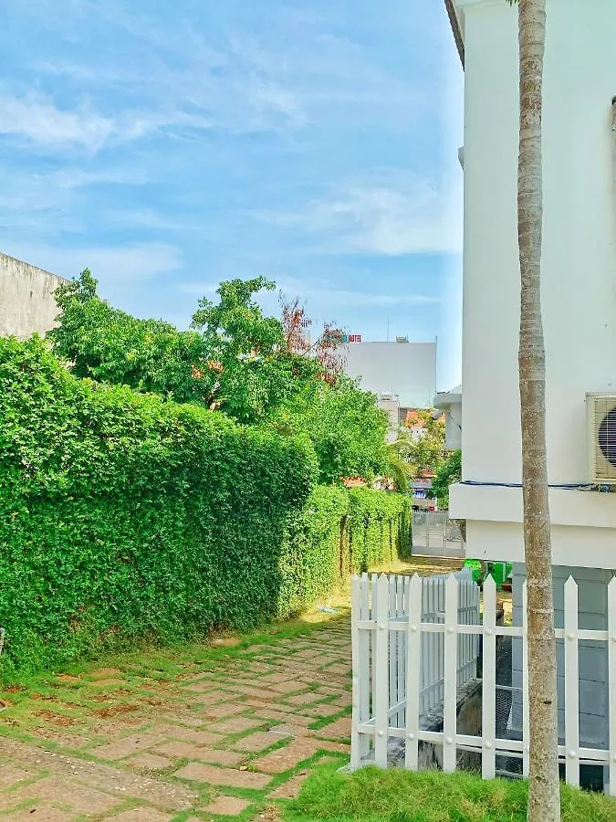 5 Bedroom Villa In Vung Tau- Biet Thu 5 Phong Bai Sau- The Black & White Garden Villa Vietnam
