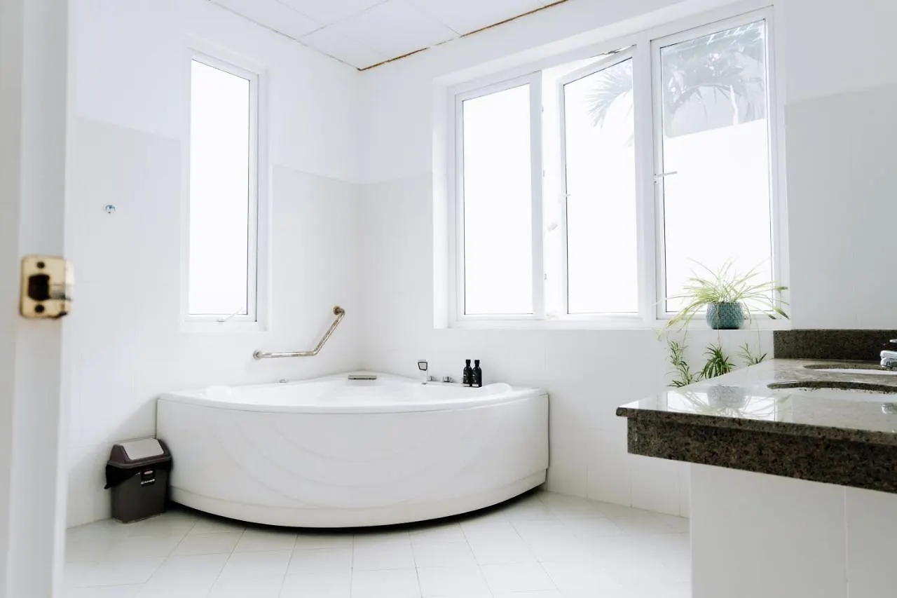 5 Bedroom Villa In Vung Tau- Biet Thu 5 Phong Bai Sau- The Black & White Garden Villa