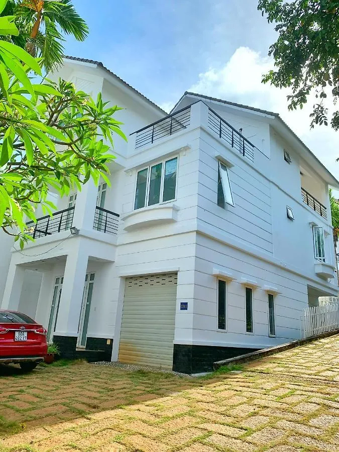 5 Bedroom Villa In Vung Tau- Biet Thu 5 Phong Bai Sau- The Black & White Garden Villa
